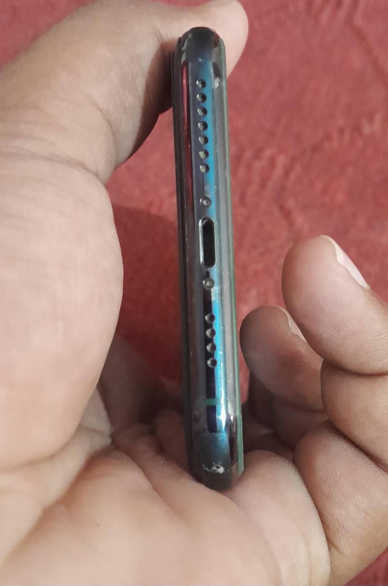 Apple iPhone 11 Pro Max 4