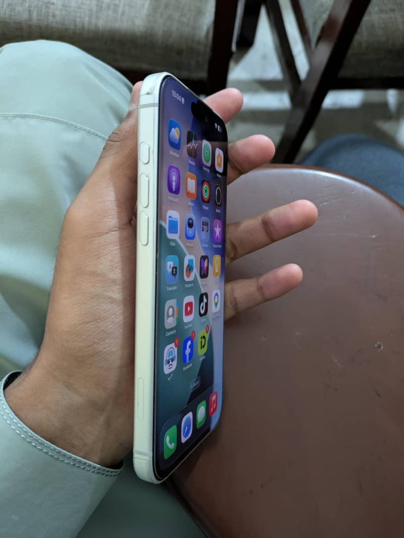 Apple iPhone 17 Pro Max 1