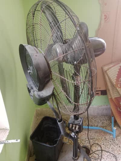 Mist Stand Fan with Spray -