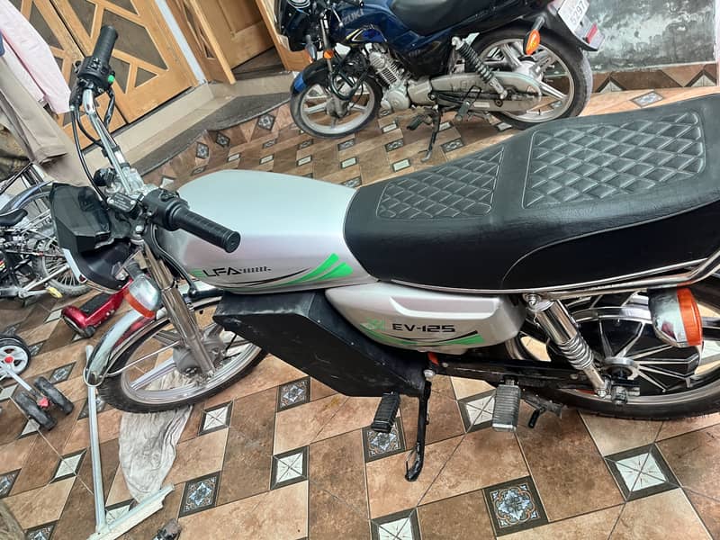 Alpha Ev 125 2