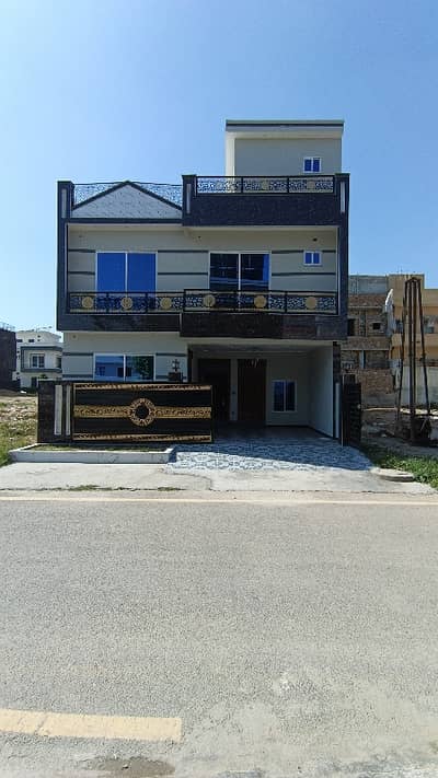 *8 Marla Luxury House For Sale In Faisal Town Block A Islamabad Your Dream Home Awaits!*  Located In A Premium Gated Society With _all Modern Amenities_, This Stunning 8 Marla Residence Is Priced At *Rs:3.95Cr* Perfect For Those Who Value Eleg
