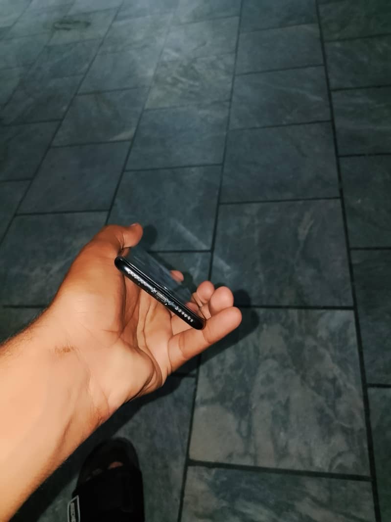 Apple iPhone 7 2