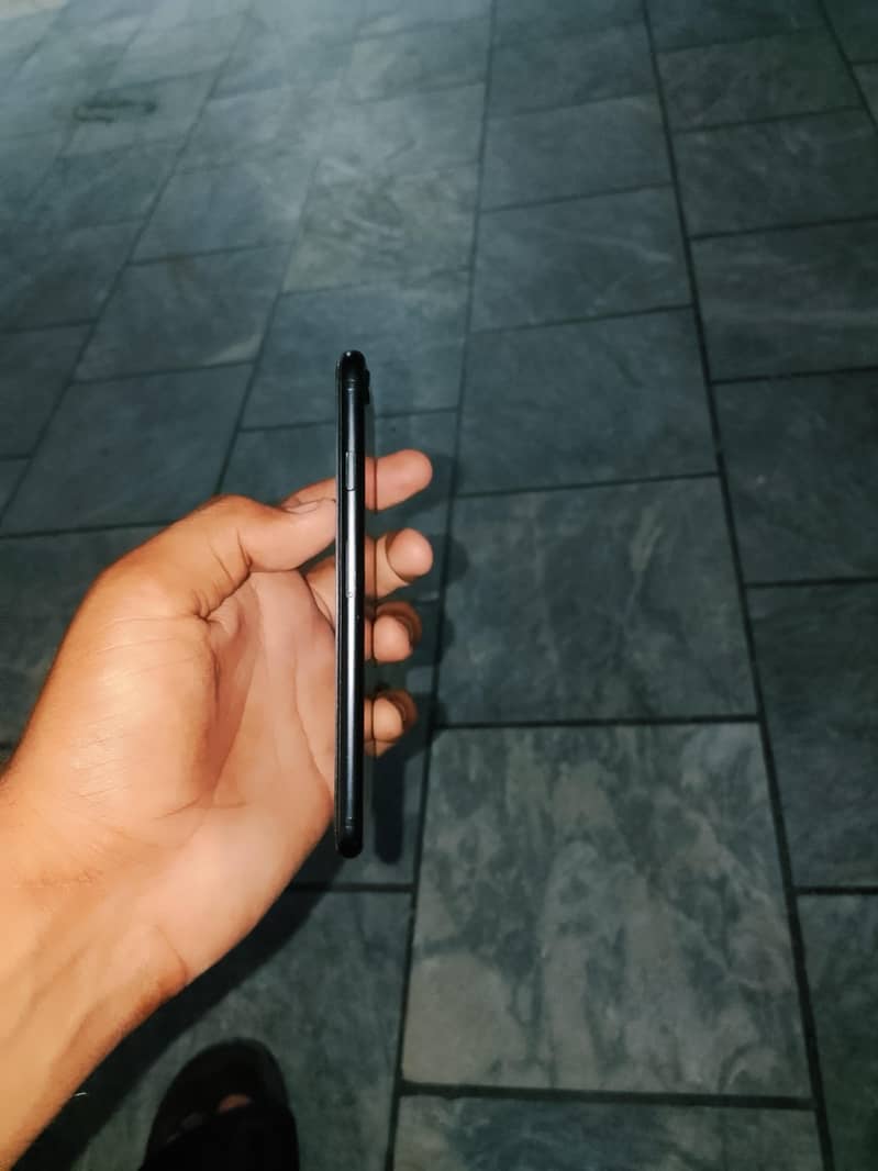 Apple iPhone 7 3