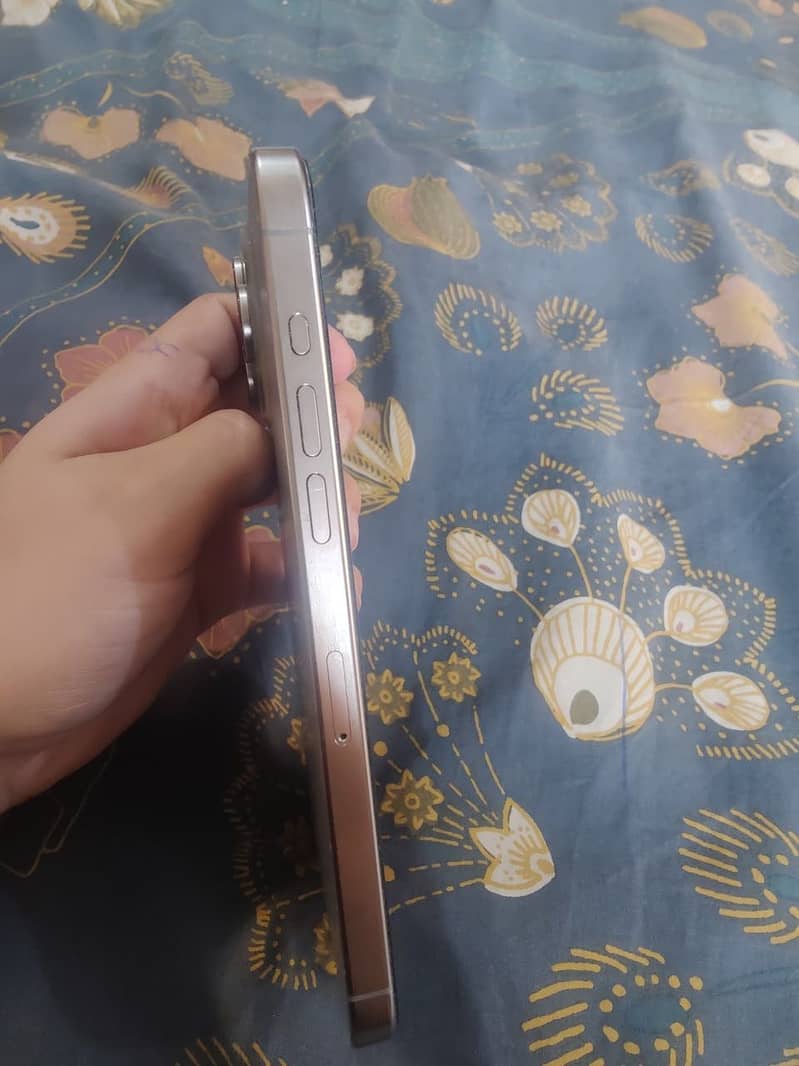 Apple iPhone 15 2