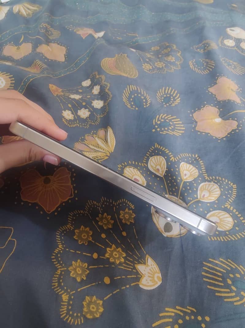 Apple iPhone 15 3
