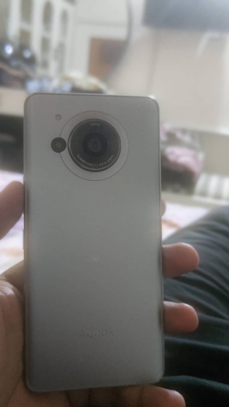 Sharp Aquos Sense7 1