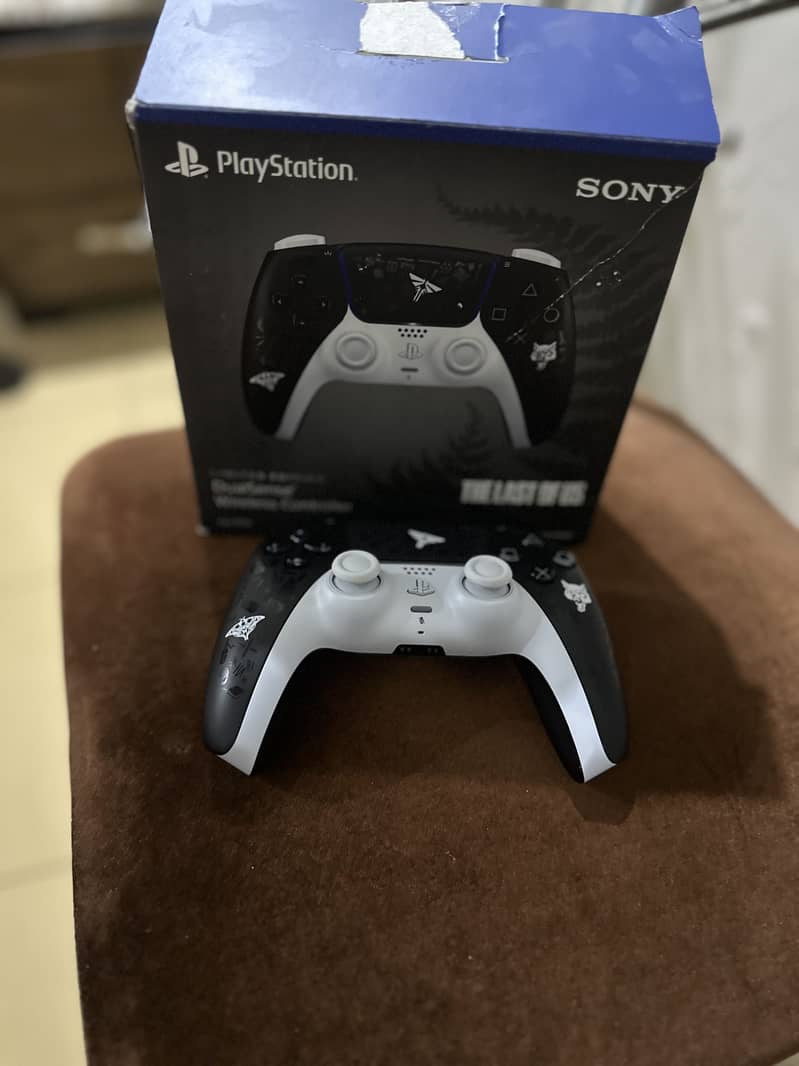 ps5 games and controller 2