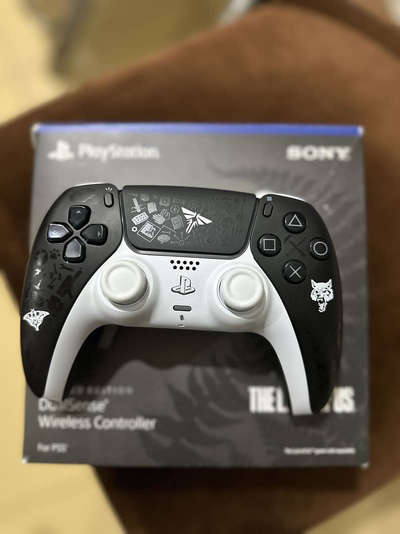 ps5 games and controller 3