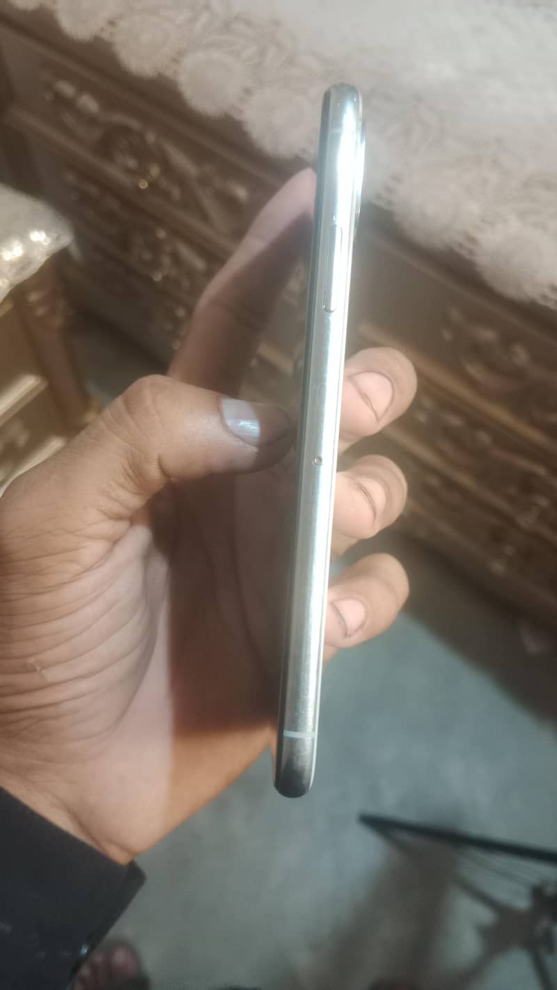 Apple iPhone X 3