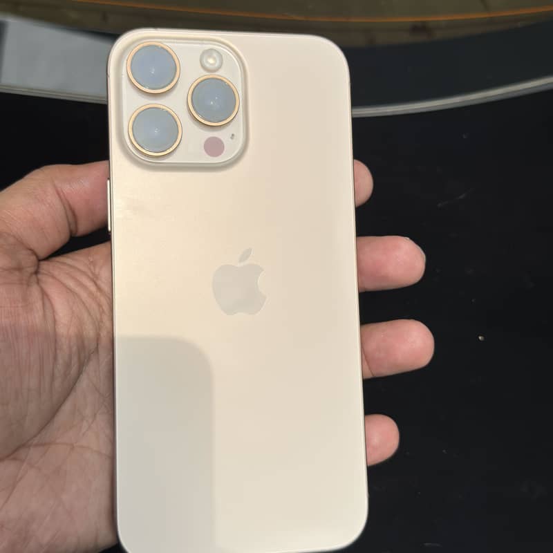 Apple iPhone 16 Plus 9