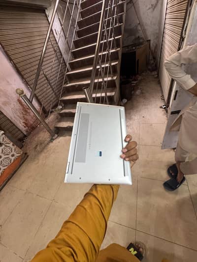 1030 G3 I5 8TH 16GB 512gb