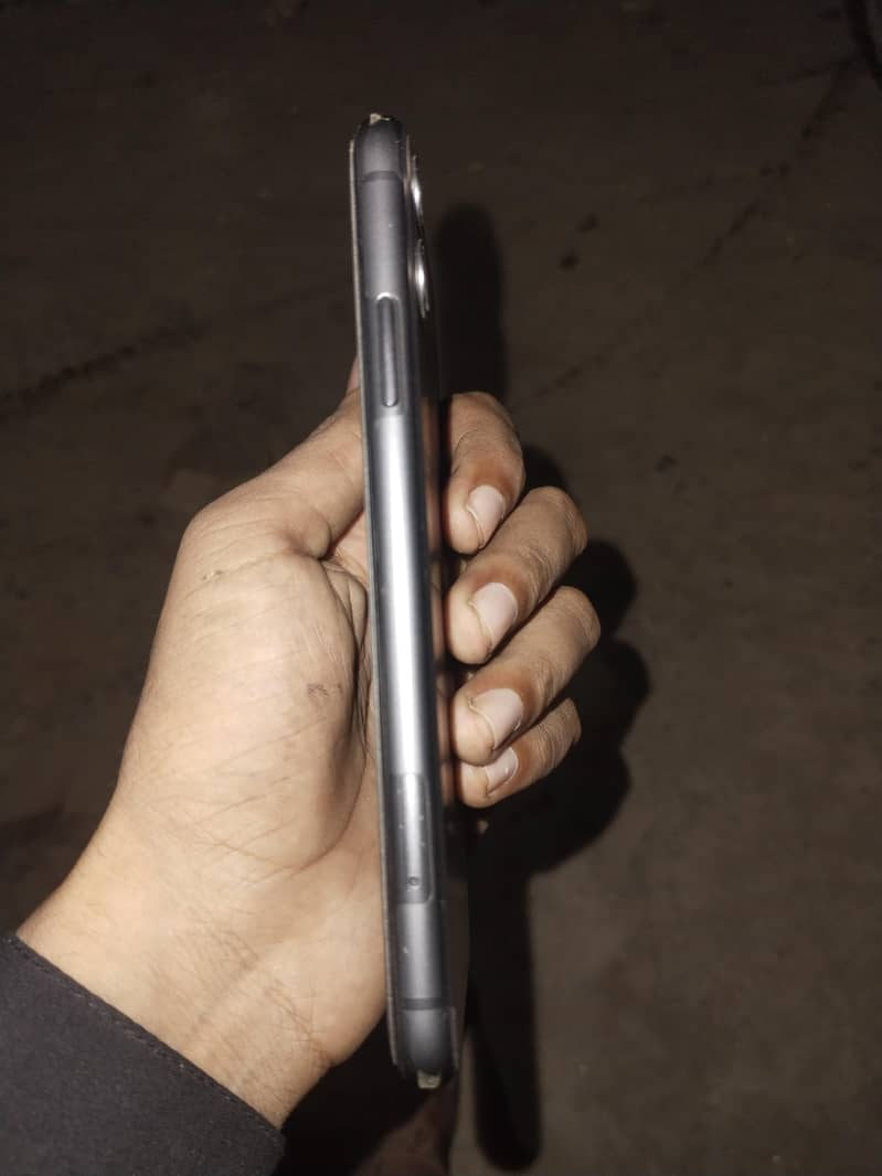 Apple iPhone 11 3