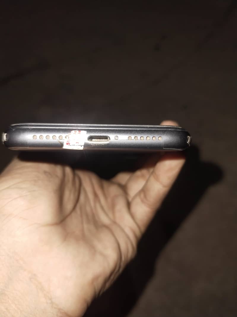 Apple iPhone 11 4