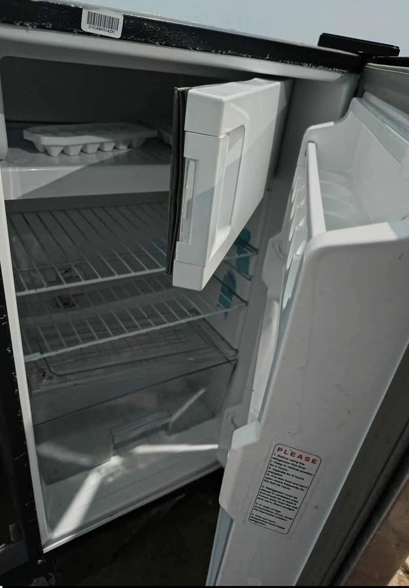 refrigerator mini 1