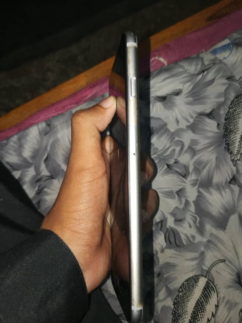 Apple iPhone 6 Plus 2