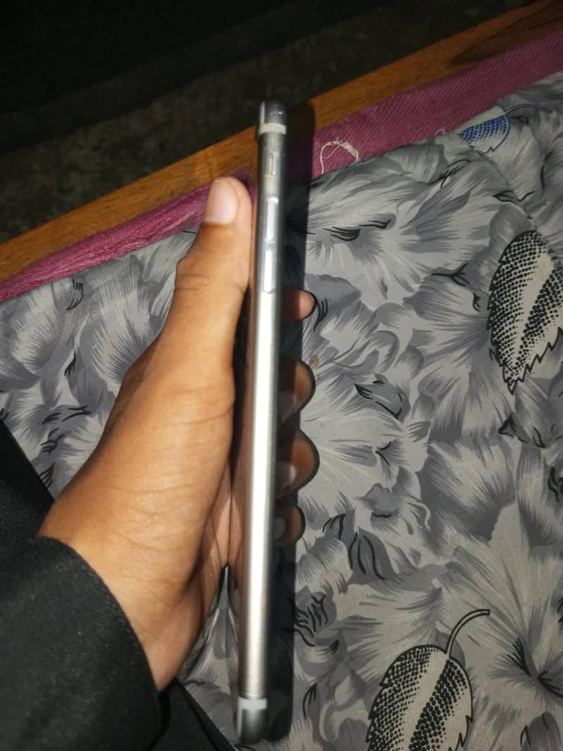 Apple iPhone 6 Plus 3