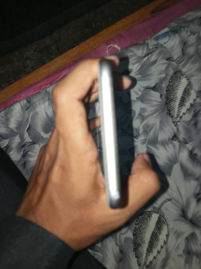 Apple iPhone 6 Plus 4