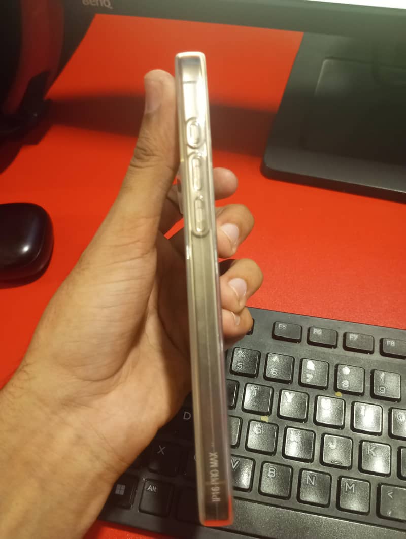 Apple iPhone 16 Pro Max 2