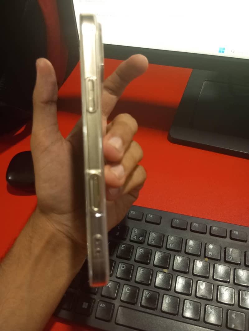 Apple iPhone 16 Pro Max 4