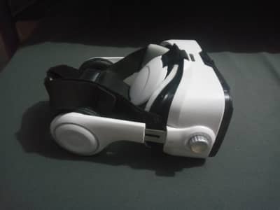 VR BoX with 1 ear Holder Not Available