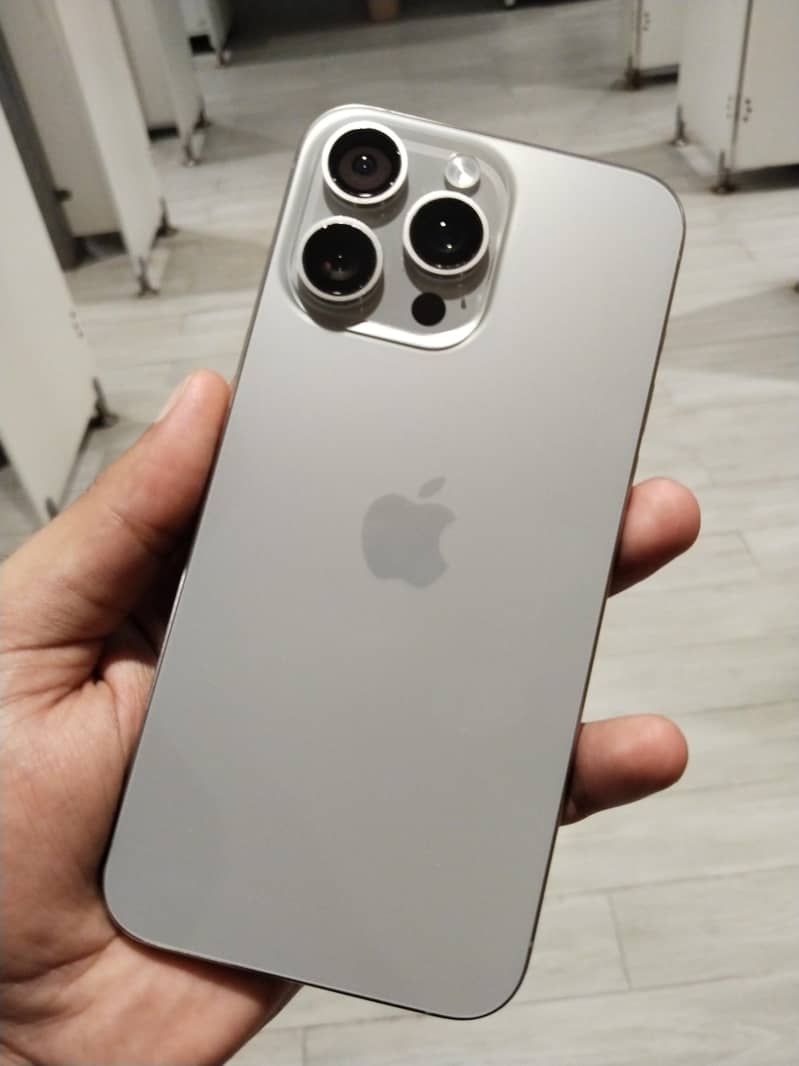 Apple iPhone 15 Pro Max 0