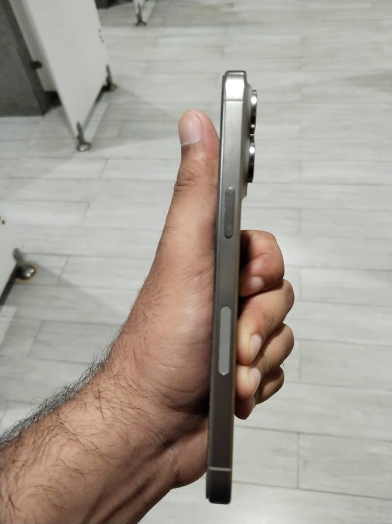 Apple iPhone 15 Pro Max 2