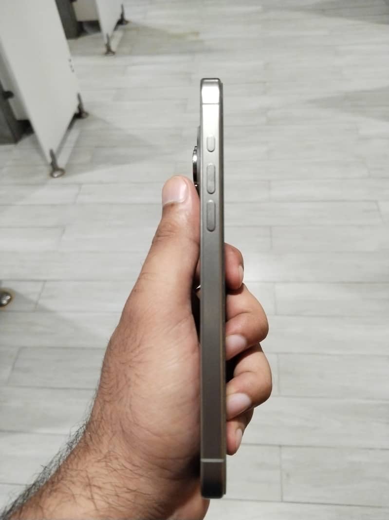 Apple iPhone 15 Pro Max 3