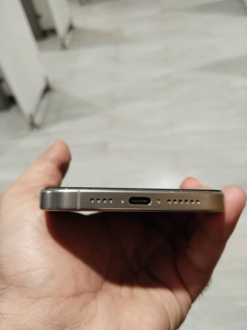 Apple iPhone 15 Pro Max 4