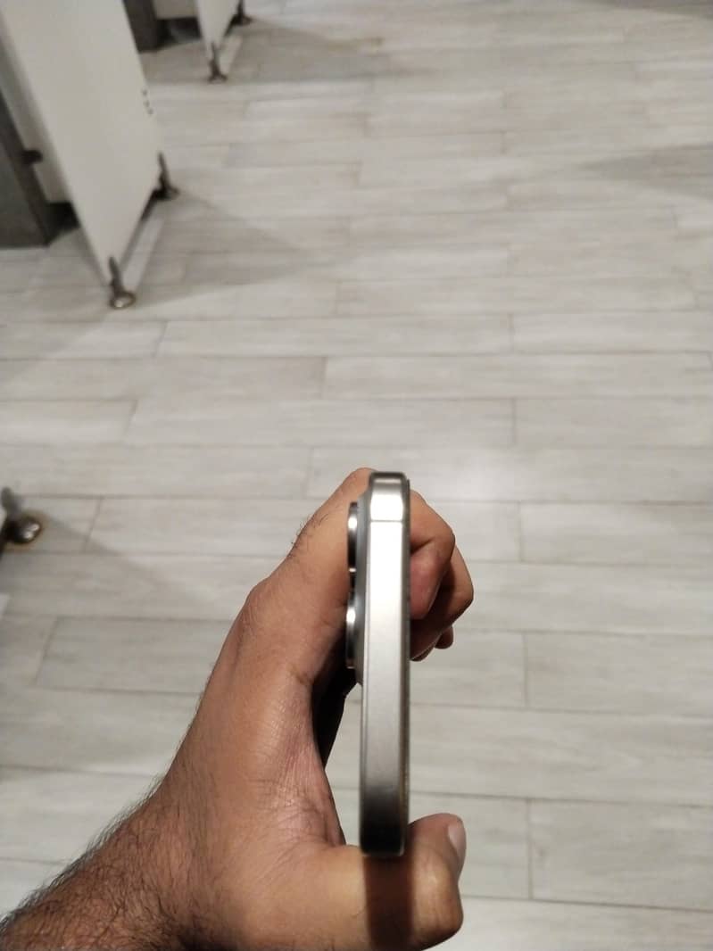 Apple iPhone 15 Pro Max 5