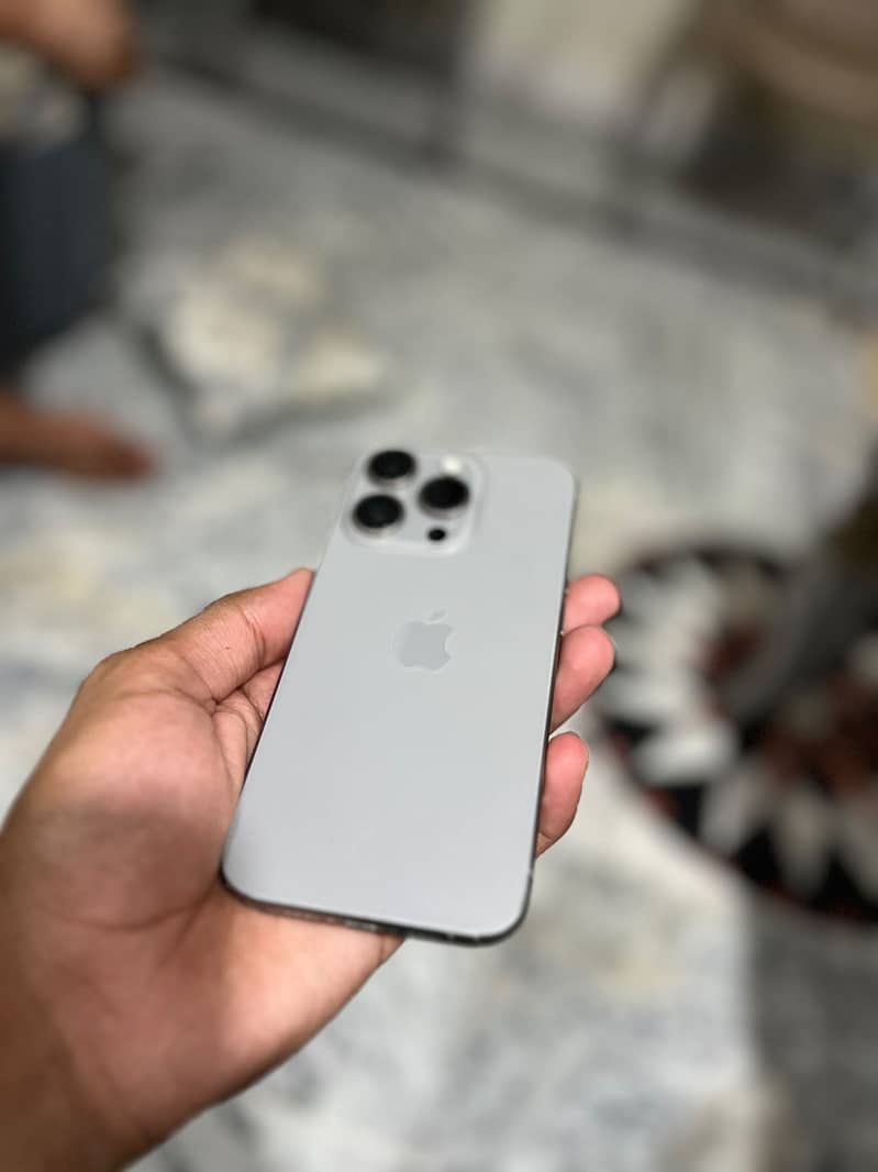 Apple iPhone 15 Pro 0