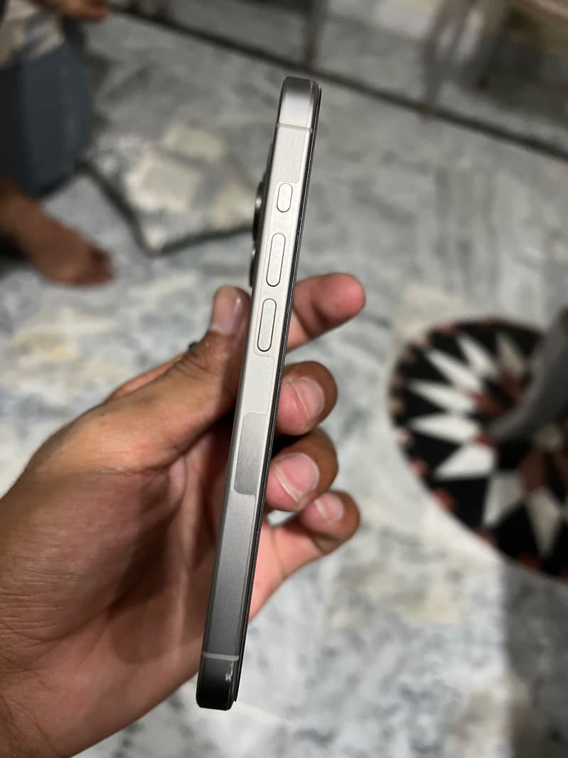 Apple iPhone 15 Pro 2