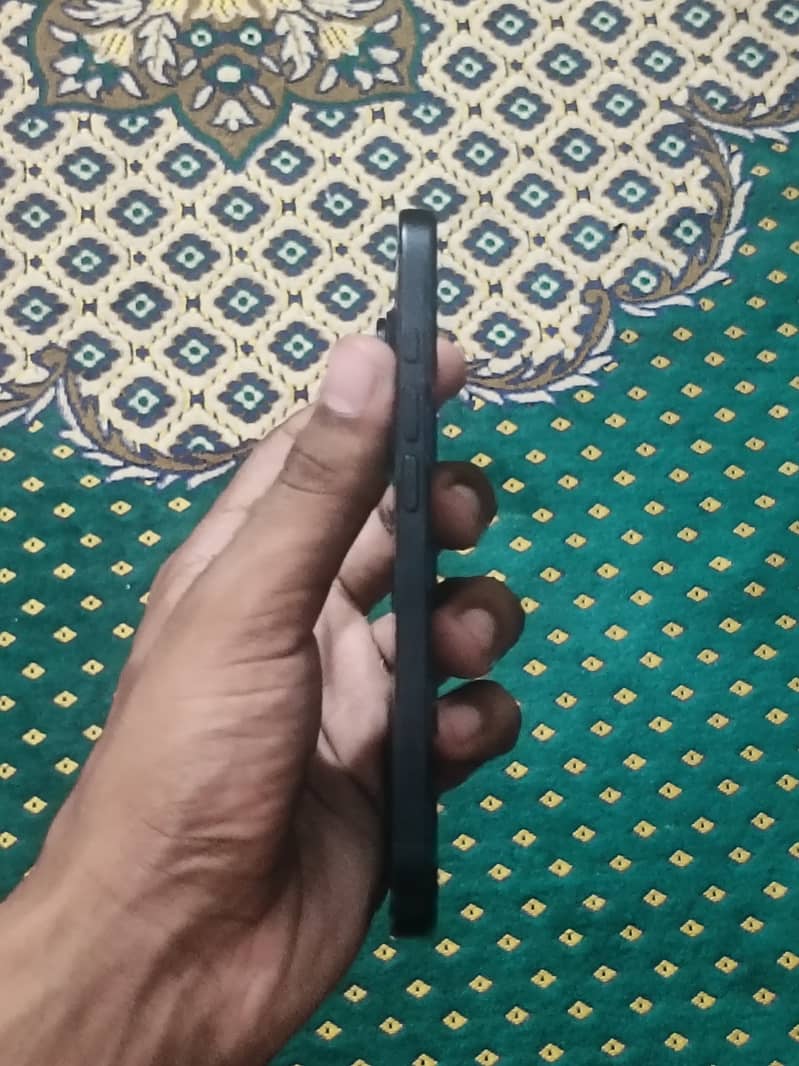 Apple iPhone 16 1