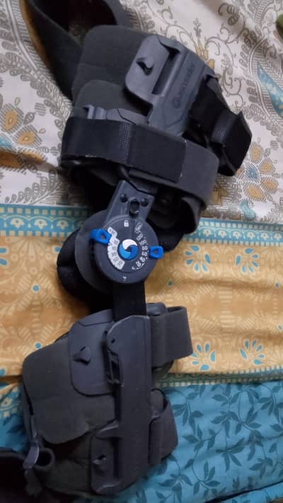 Knee brace