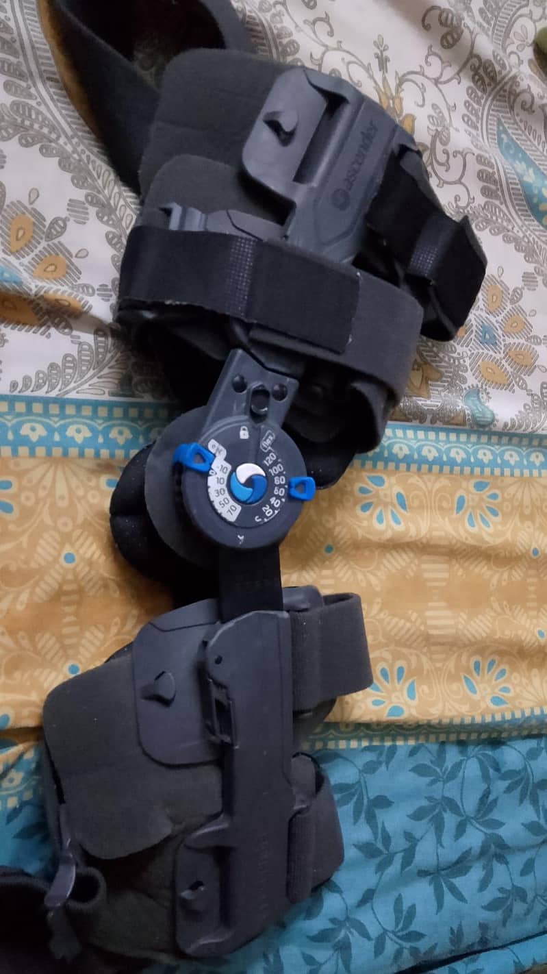 Knee brace 0