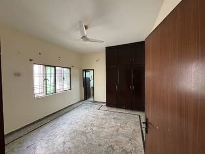 1 Kanal Upper Portion with 5 Bedrooms Near Expo Centre And Main Canal Road