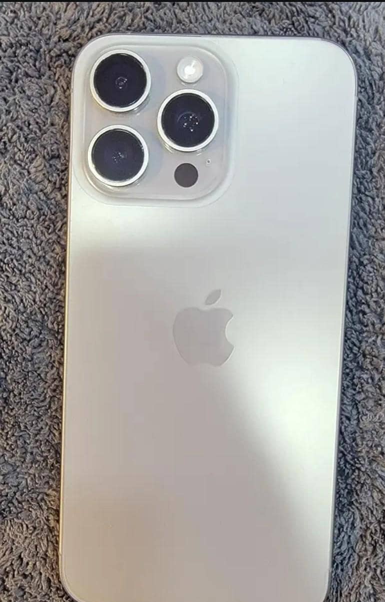 Apple iPhone 15 Pro Max 0