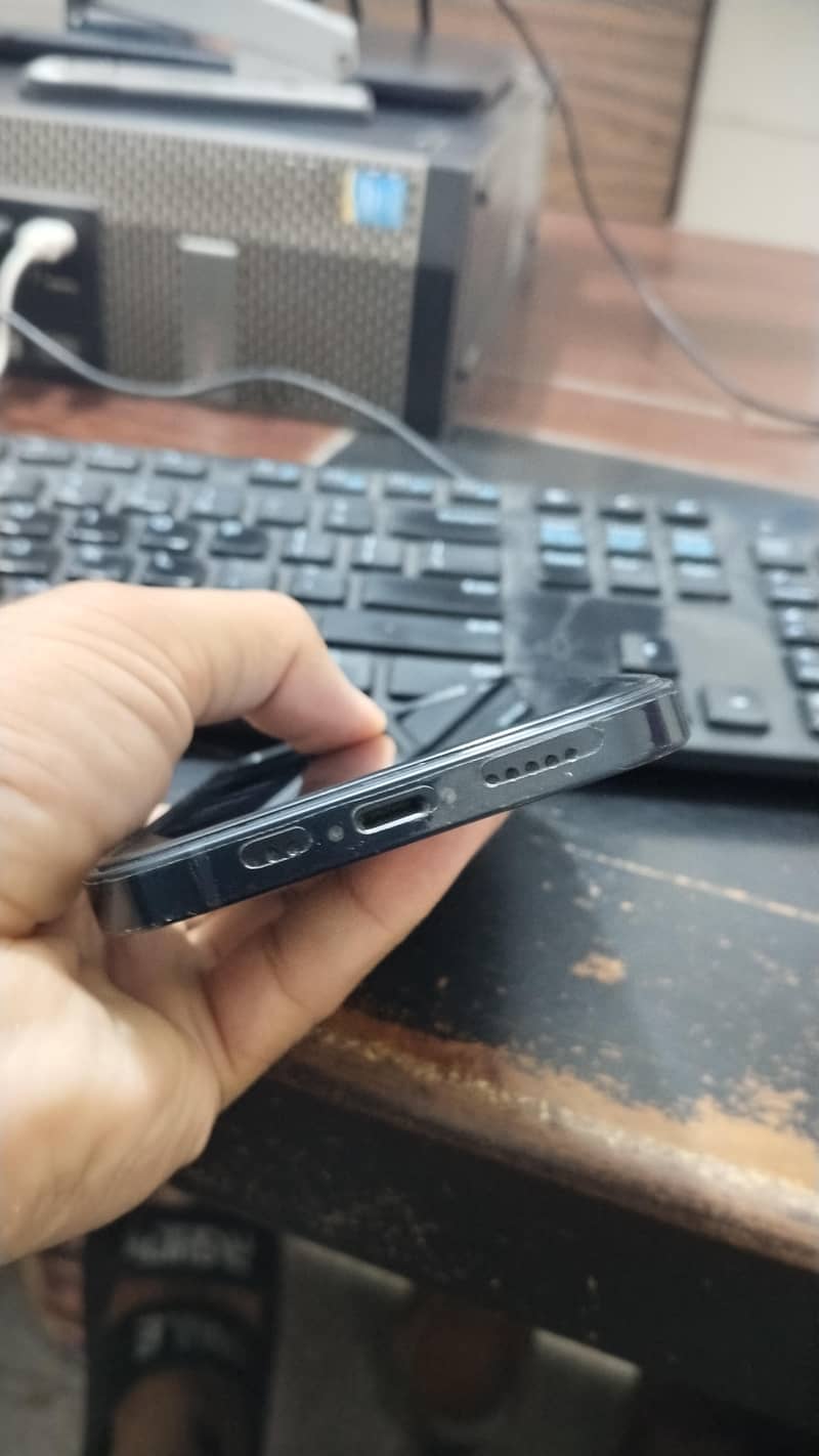 Apple iPhone 12 2