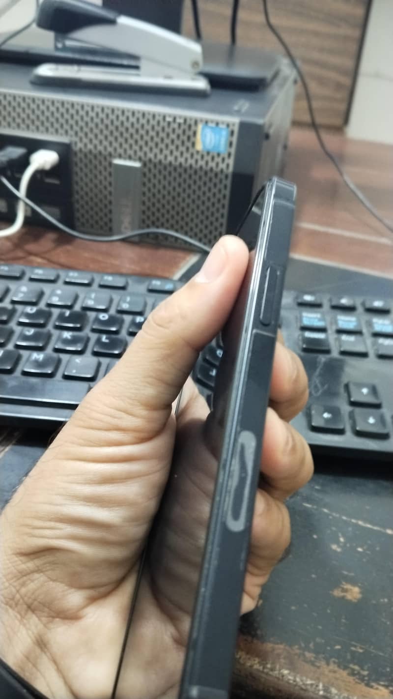 Apple iPhone 12 3
