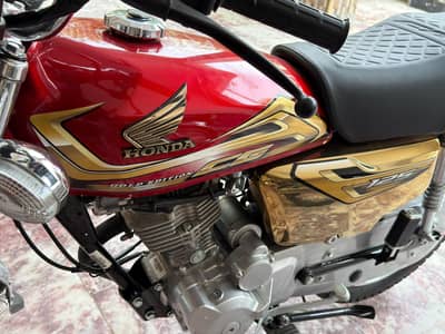 Honda 125 Self start Golden 2026