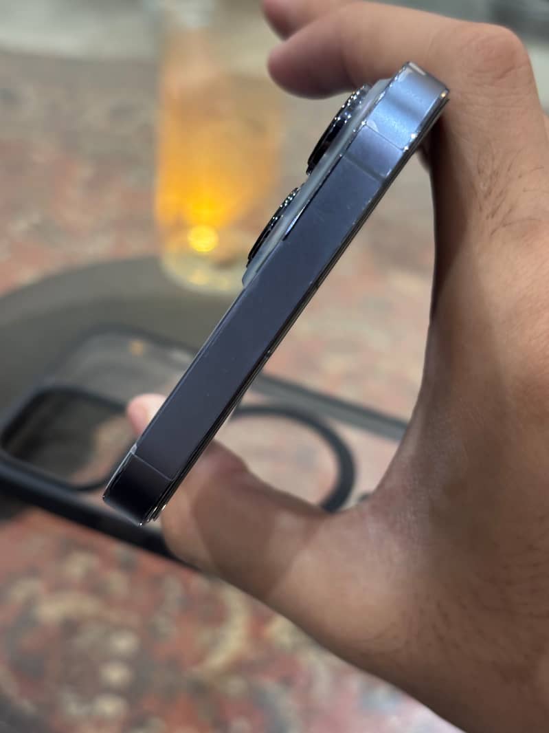 Apple iPhone 13 Pro Max 2