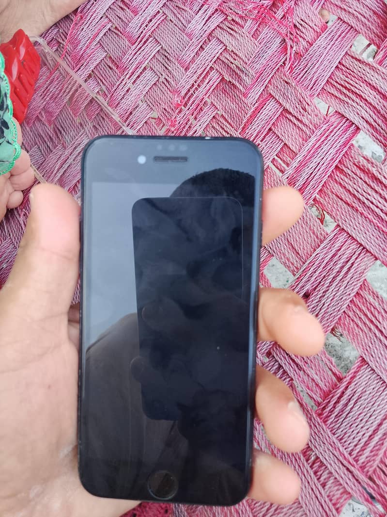 Apple iPhone 7 2