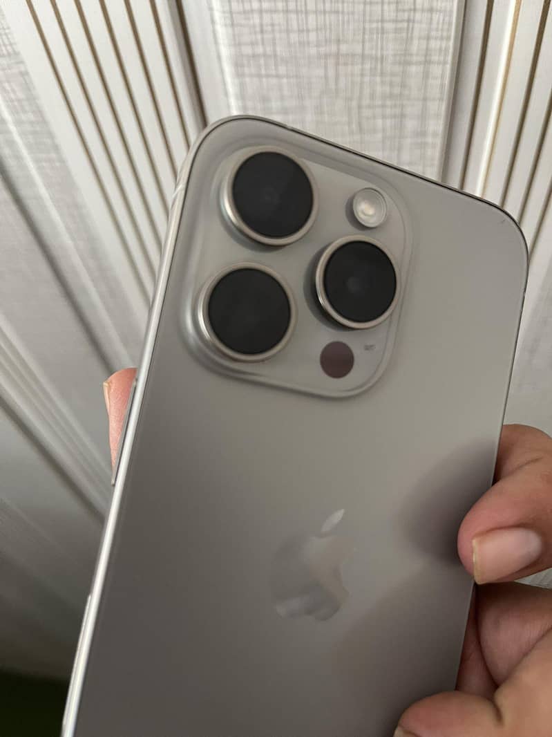 Apple iPhone 15 Pro 0