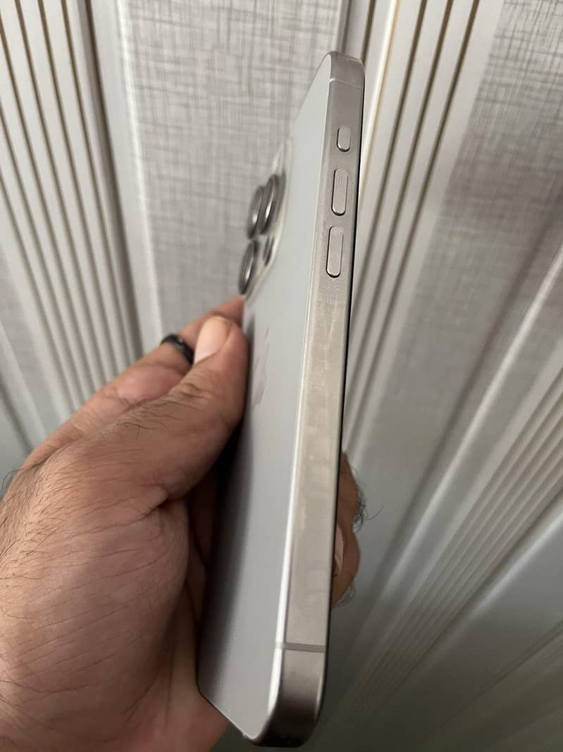 Apple iPhone 15 Pro 2