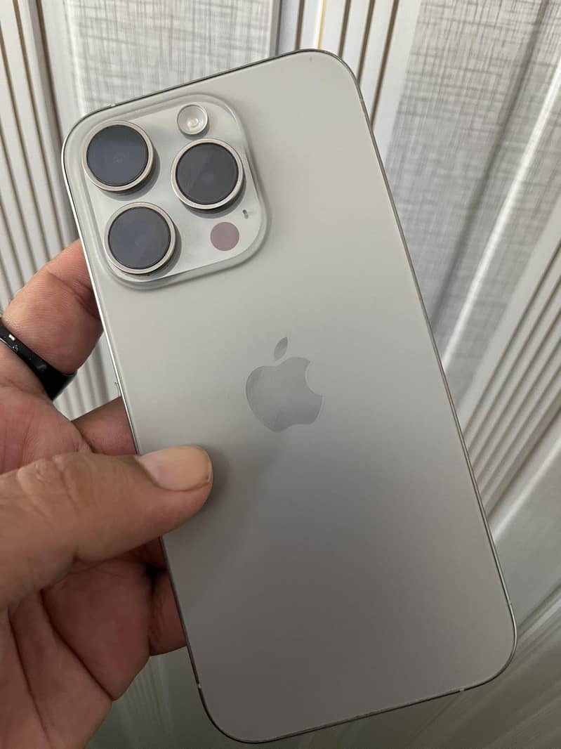 Apple iPhone 15 Pro 4