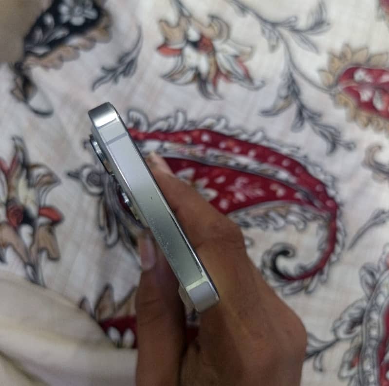 Apple iPhone 13 Pro 3