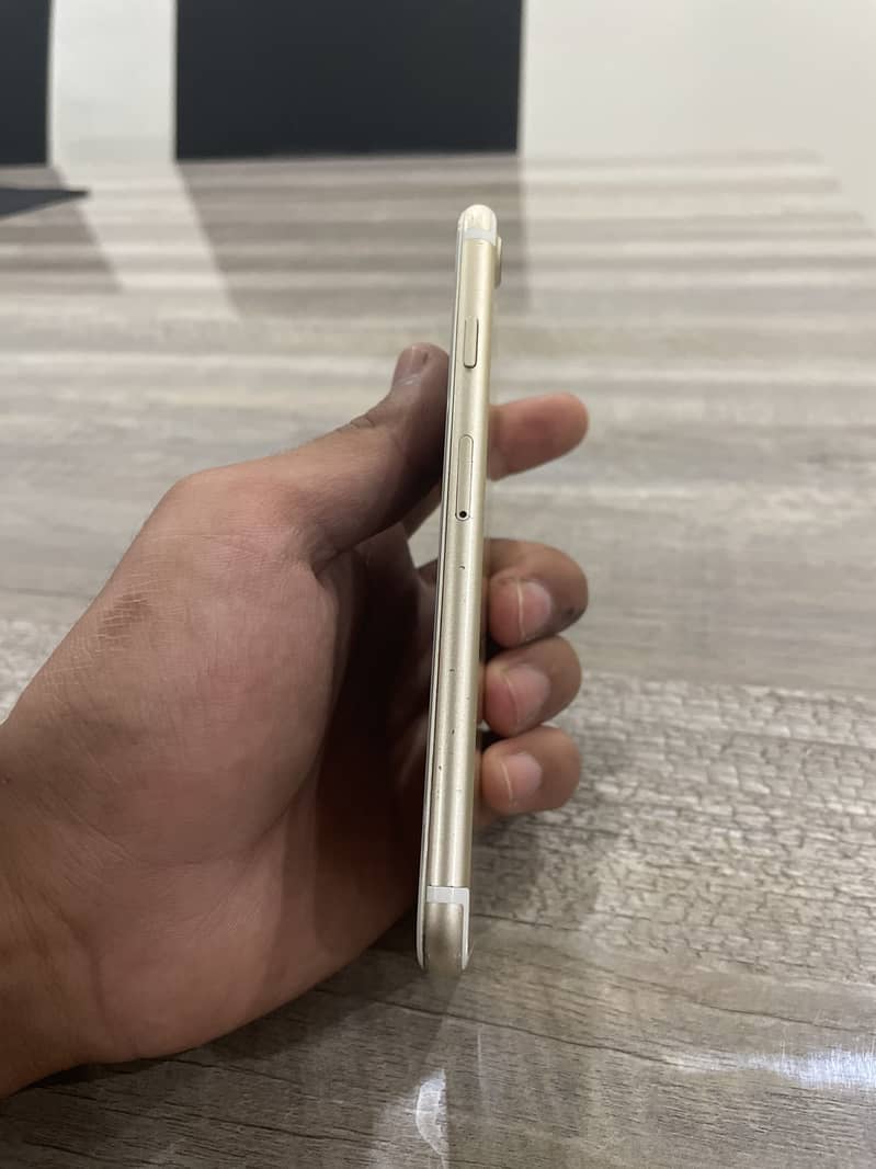 Apple iPhone 7 3