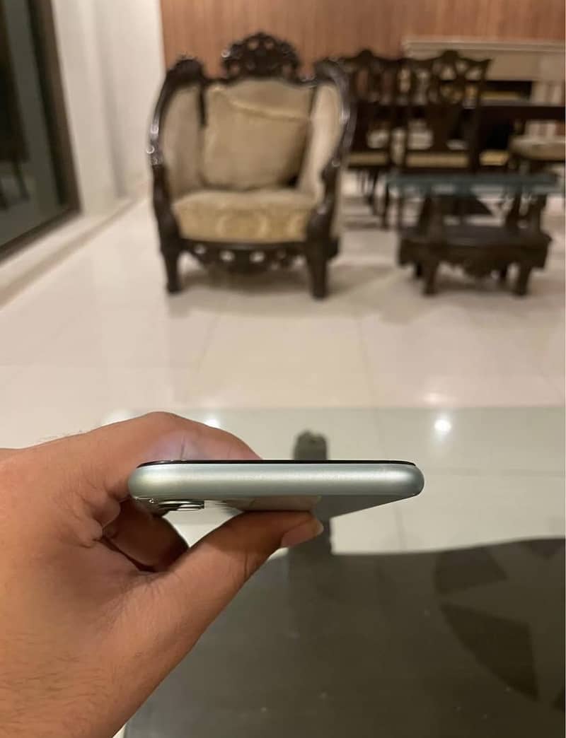 Apple iPhone 11 3