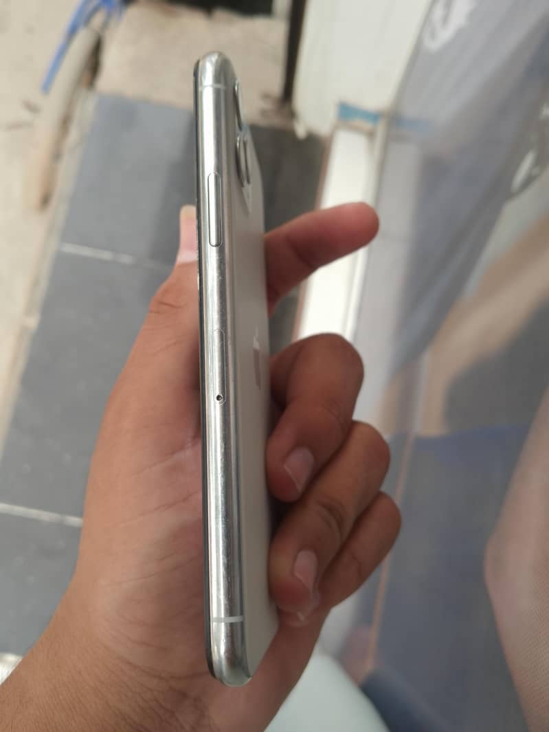 Apple iPhone 11 Pro 2