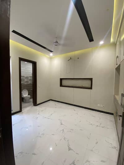7 Marla Upper Portion Available For Rent