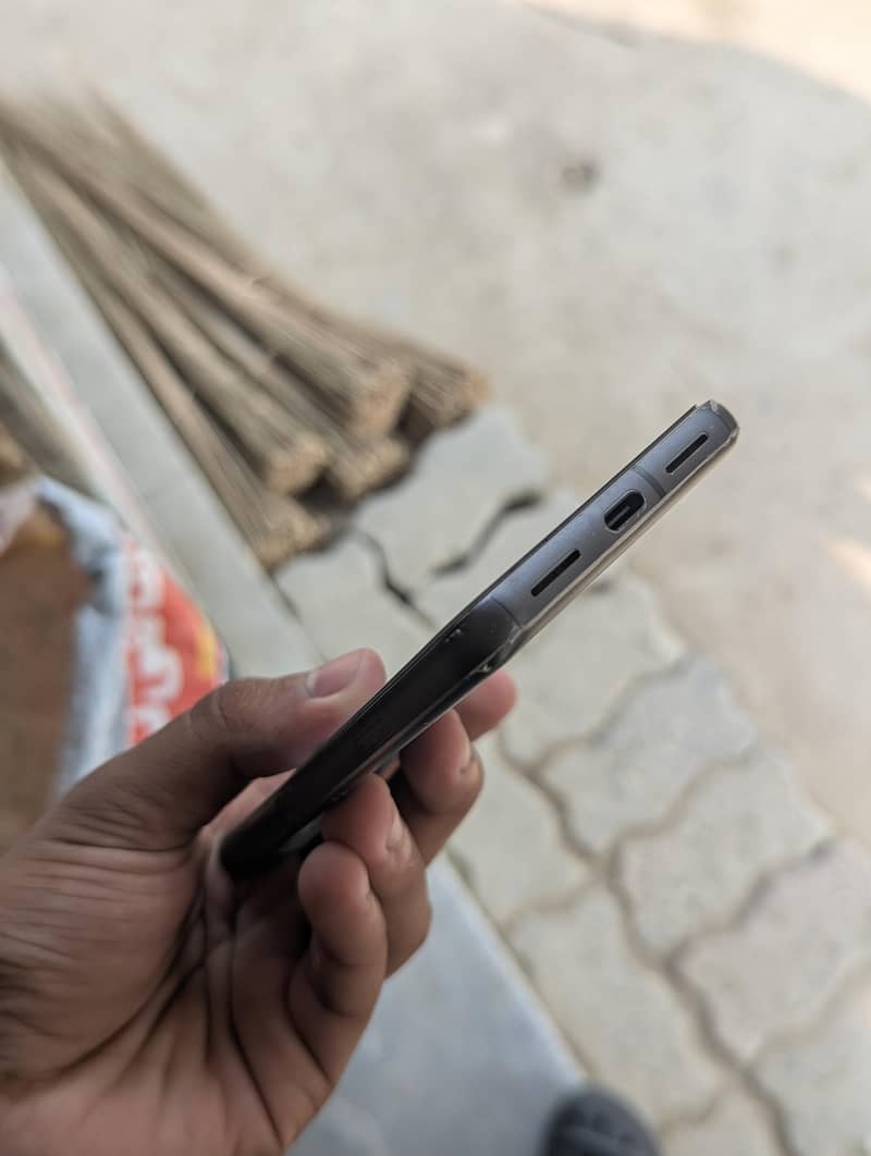 Google Pixel 8 4